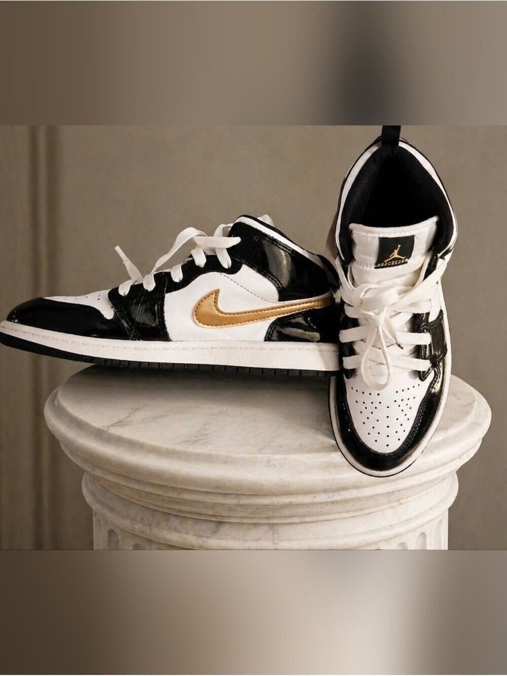 Air Jordan 1 Mid SE Patent Black Gold Kids 3Y BQ6932-007